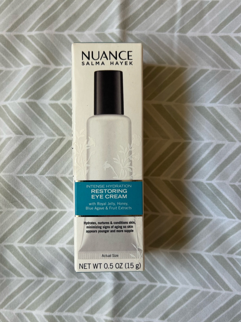 Nuance Salma Hayek Restoring Eye Cream - White